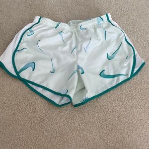 teal nike shorts girls.great condition, has a tiny but of stains on the inside.